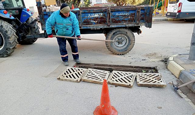 Hacıbey ve Yenice Mahallelerinin Yağmursuyu Izgaraları Temizlendi