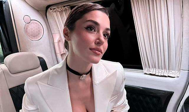 Hande Erçel'in VIP minibüs pozlarına beğeni yağdı