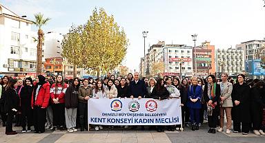 Kadınlar Ata'nın huzurunda