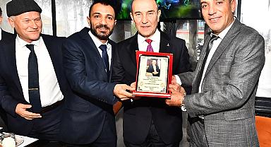 Sokak emekçilerinden Başkan Soyer’e tam destek