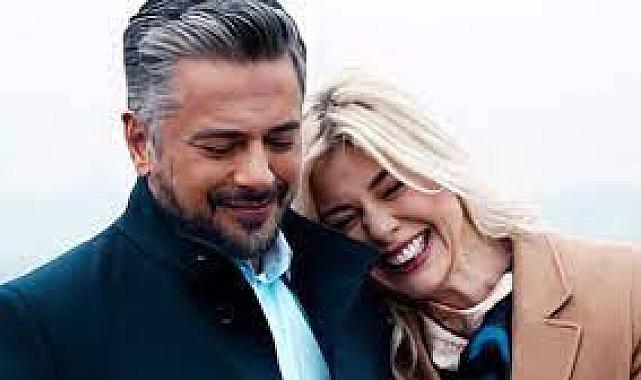 &#039;Yalı Çapkını&#039;nın Orhan&#039;ı Emre Altuğ ve Gözde Kansu törene el ele gelince... Sosyal medyayı sallayan görüntü