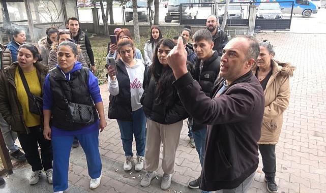 Denizli'de Ödemeleri geciken işçiler fabrika önünde eylem yaptı