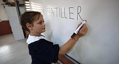 Eğitime iki haftalık ara! Bakanlıktan 'ödev' uyarısı