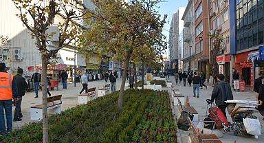 Milli Kütüphane Caddesi çiçek açtı