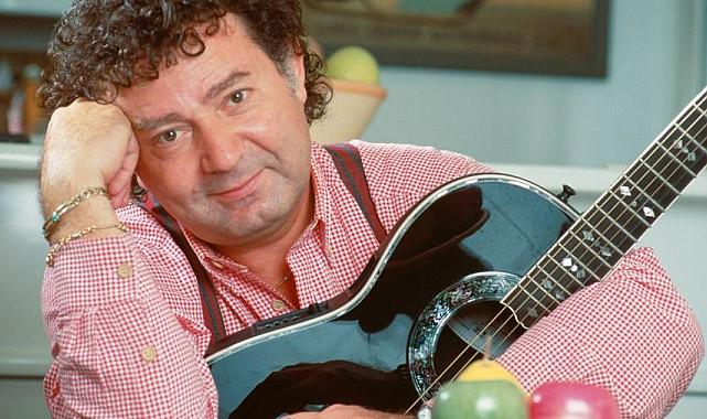 Usta sanatçı Kayahan’ın hayatı film oluyor… Başrolü kızı açıkladı