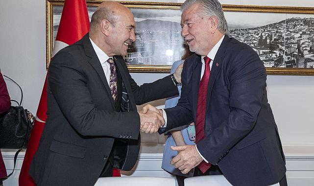 25 yıllık sorun çözüldü  İzmir esnafından Başkan Soyer’e: Hakkınız ödenmez