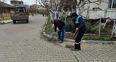 Atatürk Mahallesinin Yağmursuyu Izgaraları Temizlendi