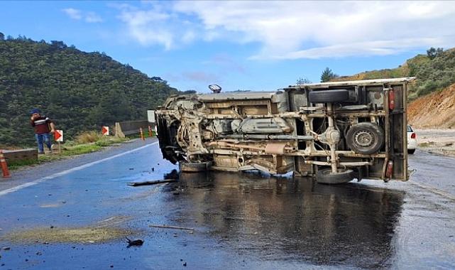 Aydın&#039;da devrilen kamyonetteki 3 kişi yaralandı!