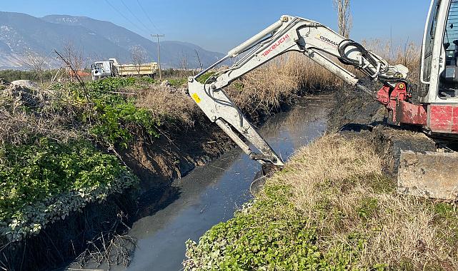 Bakır Mahallesinde 5 Kilometrelik Dere Temizliği Devam Ediyor