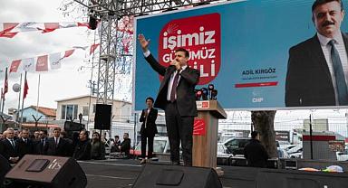 CHP Genel Başkanı Özgür Özel, Dikili'de Coşkuyla Karşılandı