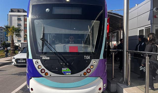 Çiğli Tramvayı "Kırmızı" ve "Mavi" hatla İzmirlilerin hizmetinde