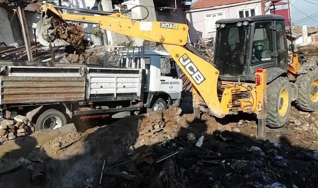 Evi yanan ailenin yaralarını Babadağ Belediyesi saracak!