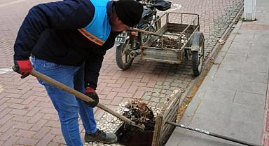 Kula’da Dört Mahallenin Yağmursuyu Izgaraları Temizlendi