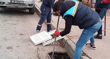 Yağmur Suyu Izgaraları Temizleniyor, Yağışlara Karşı Önlem Alınıyor