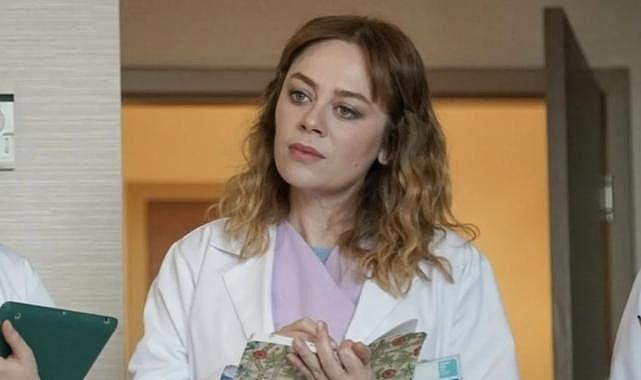 Bahar'ın yıldızı Demet Evgar'ın sır gibi sakladığı kardeşi ortaya çıktı! Meğer o da oyuncuymuş