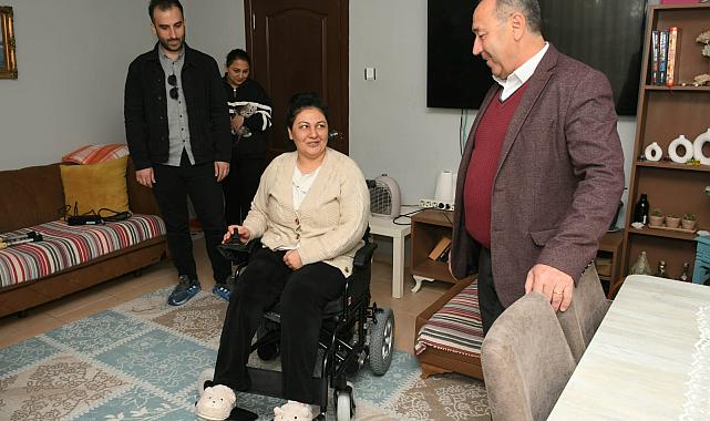 BAŞKAN ÖMER GÜNEL’DEN HEMŞEHRİSİNE TEKERLEKLİ SANDALYE DESTEĞİ
