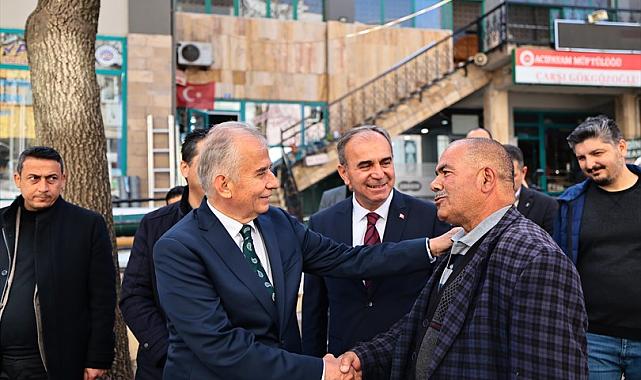 Başkan Zolan Acıpayam’da hemşehrileriyle kucaklaştı