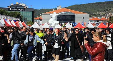 Binlerce Vatandaş Hamsi Festivali için Kent Meydanında Bir Araya Geldi