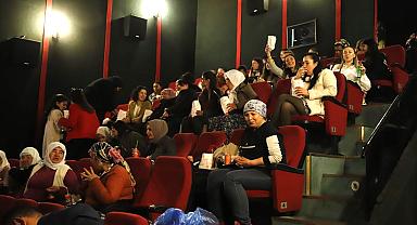 Büyükşehir, 8 Mart’ta Hiç Sinemaya Gitmeyen Kadınları Sinema İle Buluşturdu
