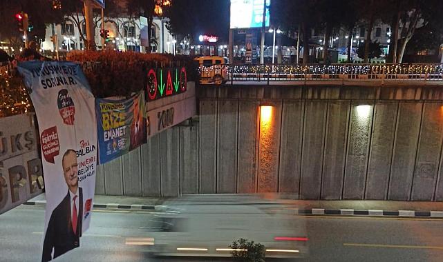 Büyükşehir, Afiş, Pankart ve Bayrakların Sökülmesiyle İlgili Kamuoyuna Gerçekleri Açıkladı