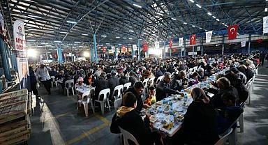 Büyükşehir’in iftar bereketi Fatih’te