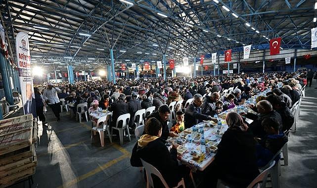 Büyükşehir’in iftar bereketi Fatih’te