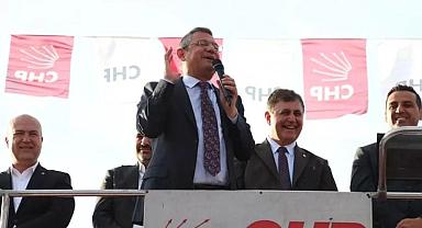 CHP Genel Başkanı Özel: İzmir'in varlıklarına çökmek istiyorlar