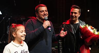 CHP'li Demir'den Torbalılara konser daveti... 10 binler Oğuzhan Koç’la coştu
