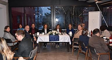 İzmir Demokrasi Üniversitesinde İftar Yemeği Düzenlendi