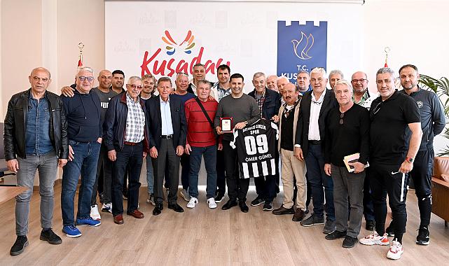 KUŞADASISPOR’UN EFSANE FUTBOLCULARINDAN BAŞKAN ÖMER GÜNEL’E TEŞEKKÜR