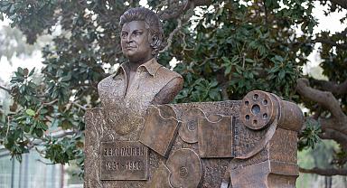 Sanat güneşi Zeki Müren'in heykeli Kültürpark'ta