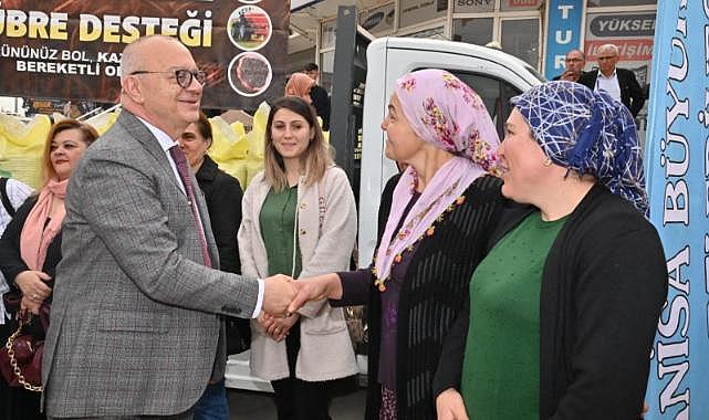 Sarıgöl’de 375 Üreticiye 65 Ton Gübre Desteği