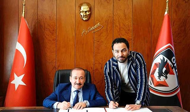Selçuk İnan Süper Lig&#039;e geri döndü! 1.5 yıllık resmi sözleşme imzalandı