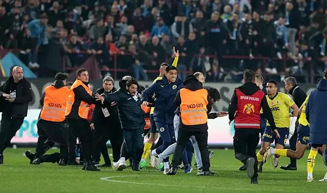 Trabzonsporlu Stefano Denswil olayları Hollanda basınına anlattı: Görüntülerde yerde bir bıçak olduğunu gördüm