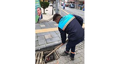 Zafer Mahallesinin Yağmur Suyu Izgaraları Temizlendi