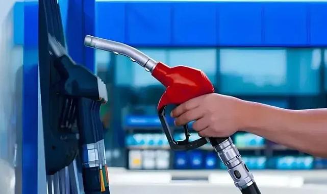 Akaryakıtta beklenen indirim gerçekleşti: Motorin kaç lira oldu?