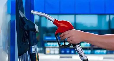 Akaryakıtta beklenen indirim gerçekleşti: Motorin kaç lira oldu?