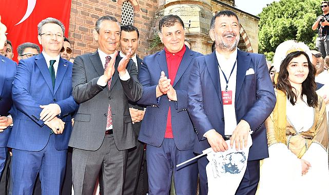 Başkan Cemil Tugay 484&#039;üncü Uluslararası Manisa Mesir Macunu Festivali&#039;ne katıldı