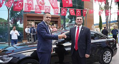 Başkan Demir mazbatasını aldı: Makam aracını belediyeye bağışladı