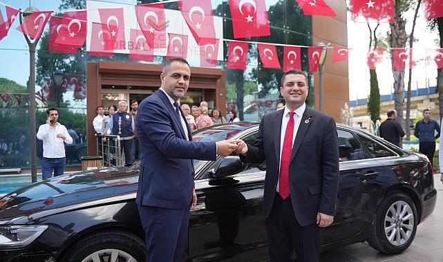 Başkan Demir mazbatasını aldı: Makam aracını belediyeye bağışladı