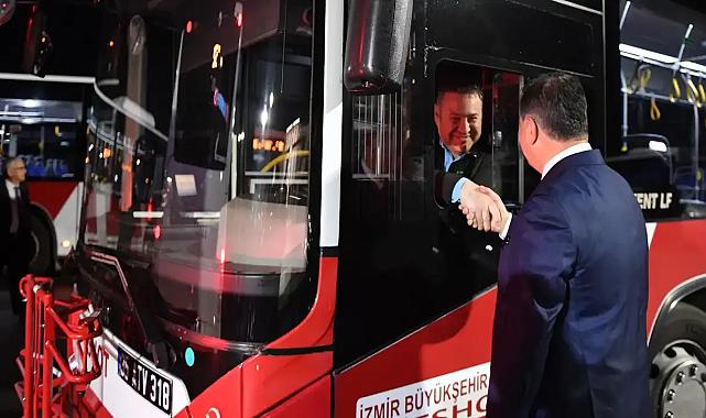 Başkan Tugay sabah 5&#039;te ESHOT çalışanları ile bayramlaştı
