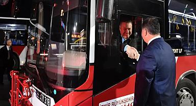Başkan Tugay sabah 5'te ESHOT çalışanları ile bayramlaştı