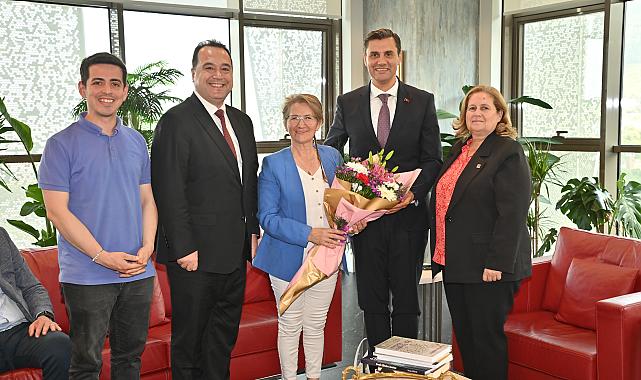 Başkan Zeyrek, Akhisar Heyetini Makamında Ağırladı