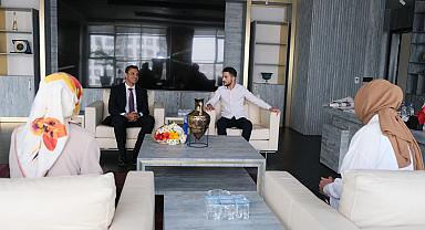 Başkan Zeyrek Şehit Ailesi ve Gazi Eşiyle Bir Araya Geldi