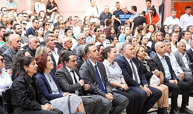 Bornova Belediye Başkanı Ömer Eşki güne işçilerle bayramlaşarak başladı