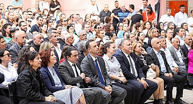Bornova Belediye Başkanı Ömer Eşki güne işçilerle bayramlaşarak başladı
