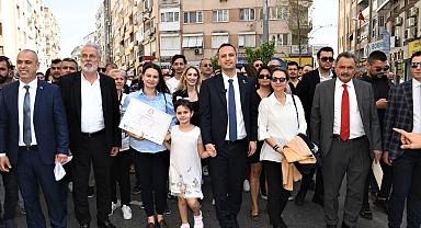Bornovalılardan coşkulu karşılama... Başkan Eşki mazbatasını alıp göreve başladı!