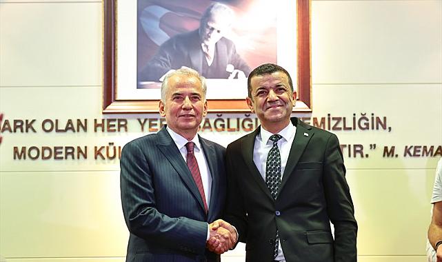 Büyükşehir’de devir teslim yapıldı