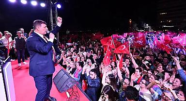 Cemil Tugay'dan Cumhuriyet Meydanı'nda muhteşem final