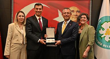 CHP Genel Başkanı Özgür Özel’den İlk Ziyaret Başkan Zeyrek’e